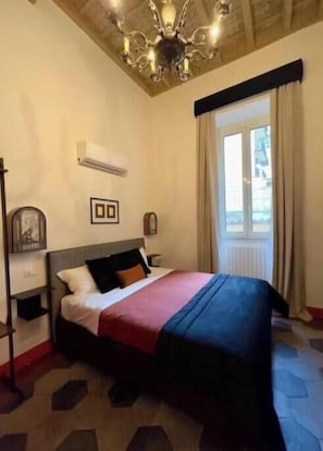 Iron/ironing board, WiFi, bed sheets - King Deluxe Room - A charming retreat in the heart of Rome (Roma)