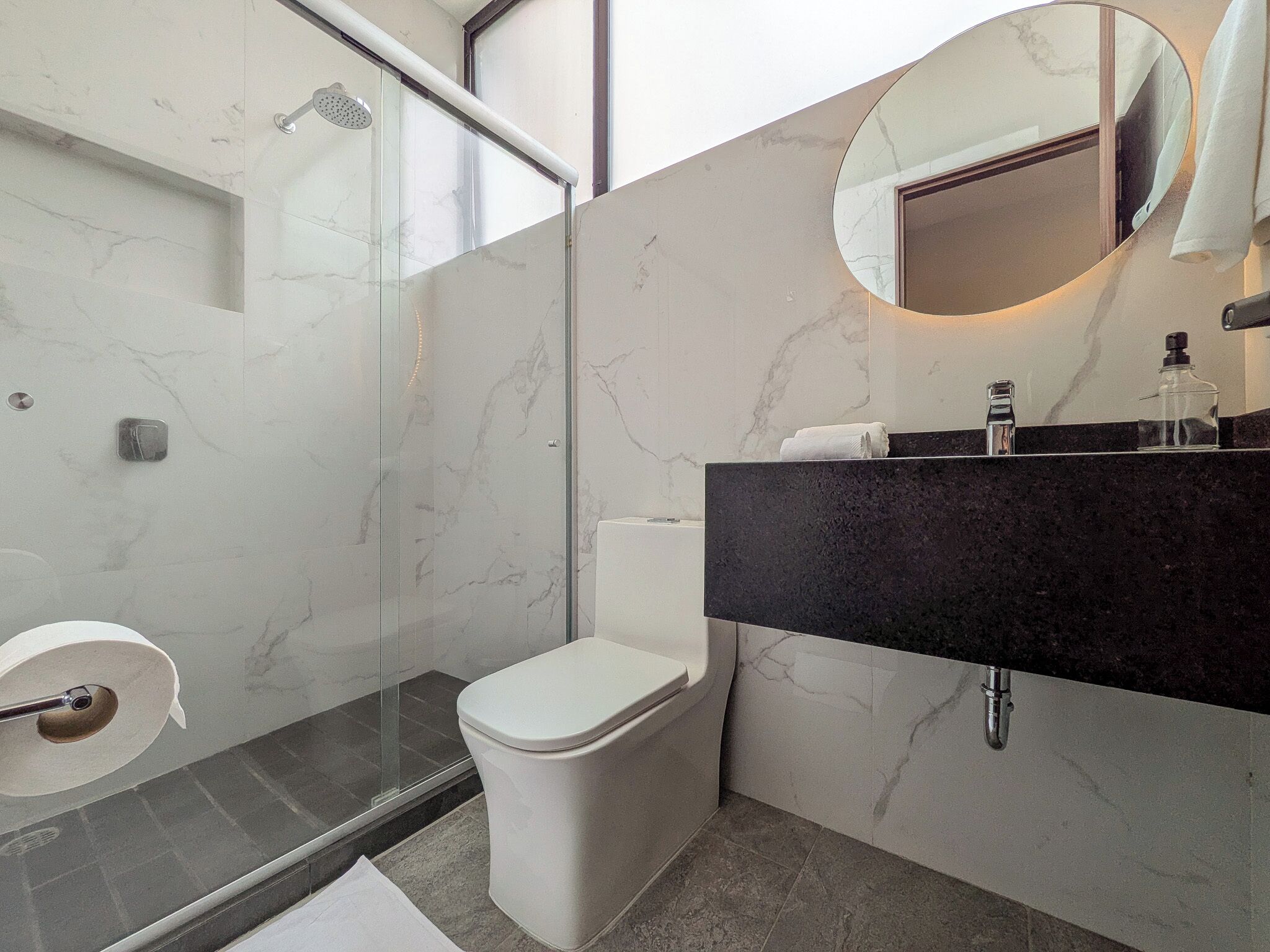 Comfort-Studio, 1 Queen-Bett | Badezimmer | Dusche, Haartrockner, Handtücher, Seife