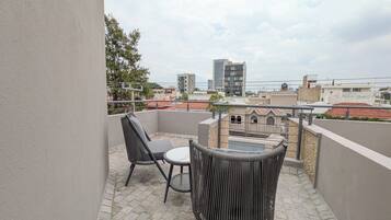 Comfort Studio, 1 King Bed, Balcony | Property grounds