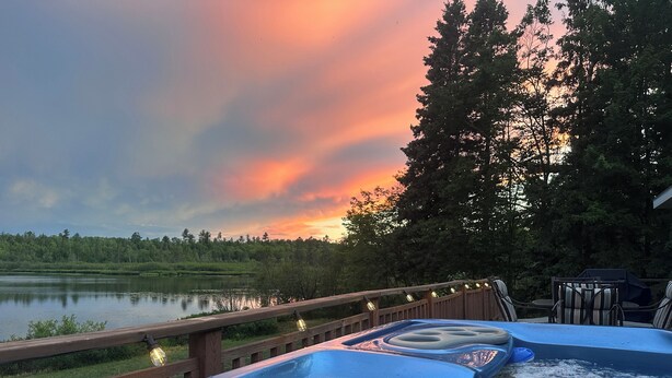 Outdoor spa tub - Hot tub*beautiful views*lakefront*close to PRNL (Christmas)
