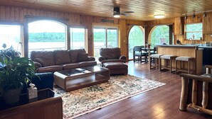 Interior - Hot tub*beautiful views*lakefront*close to PRNL (Christmas)
