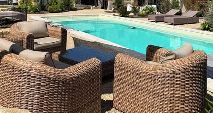 Le Chant des MĂ©sanges â GĂźte de charme avec piscine prĂšs de MontĂ©limar