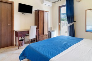 A bedroom with a bed, a desk, a wardrobe, a television, and a balcony view. - Room 'Doppia' with Shared Pool, Wi-Fi and Air Conditioning (Castelforte)