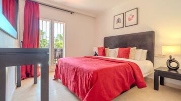 Apartment (3 Bedrooms) | 3 bedrooms, desk, iron/ironing board, cots/infant beds