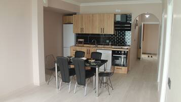 Family Suite, Sea View | Dining