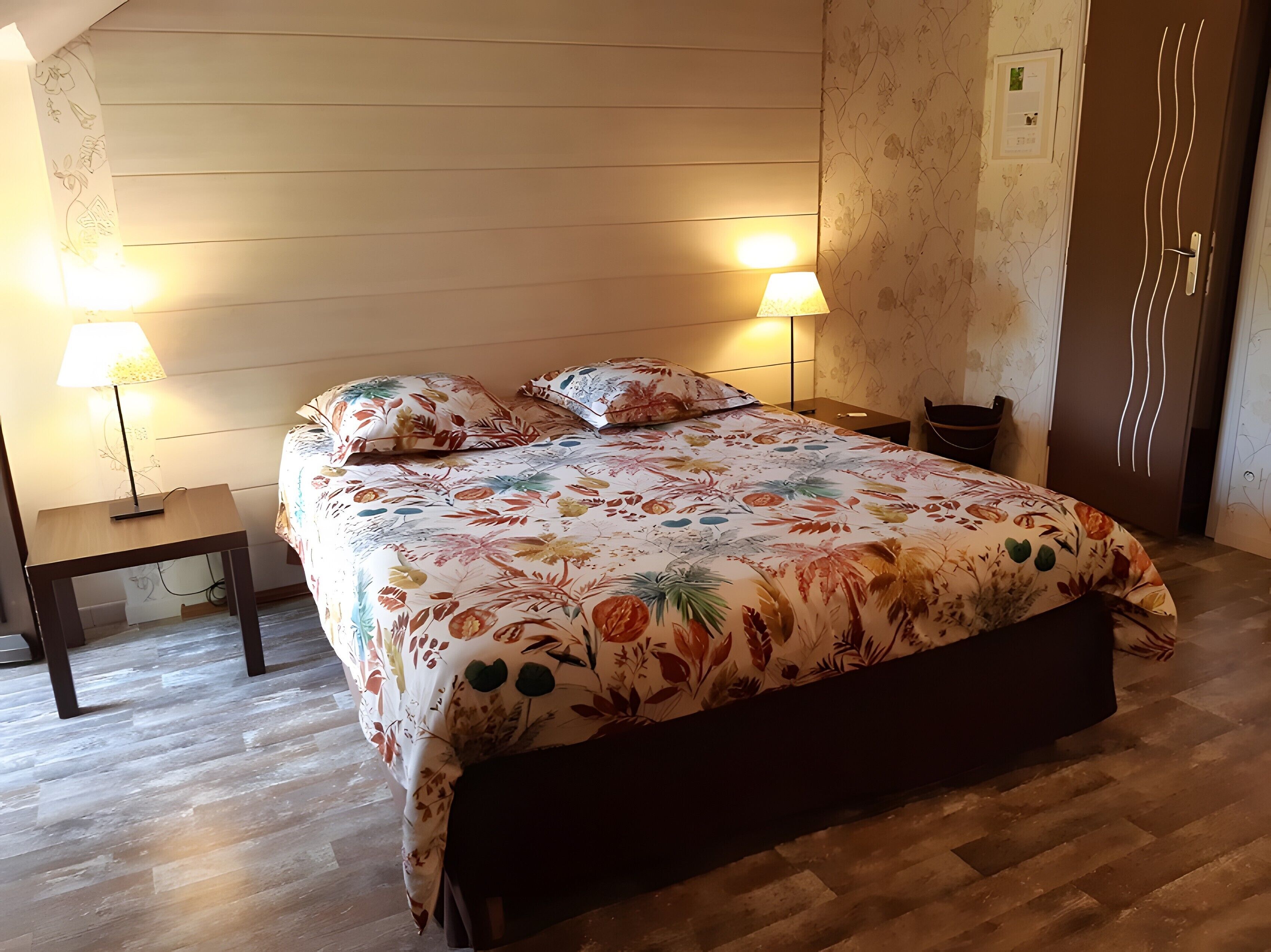 WiFi, bed sheets