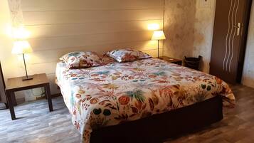 WiFi, bed sheets