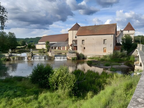 Bed and Breakfast 'Escargot De Jardin' with Shared Pool, Shared Terrace and Wi-Fi