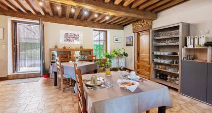Chambre d’hôtes « Escargot de Jardin » avec piscine, terrasse partagées et Wi-Fi