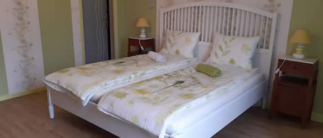 WiFi, bed sheets