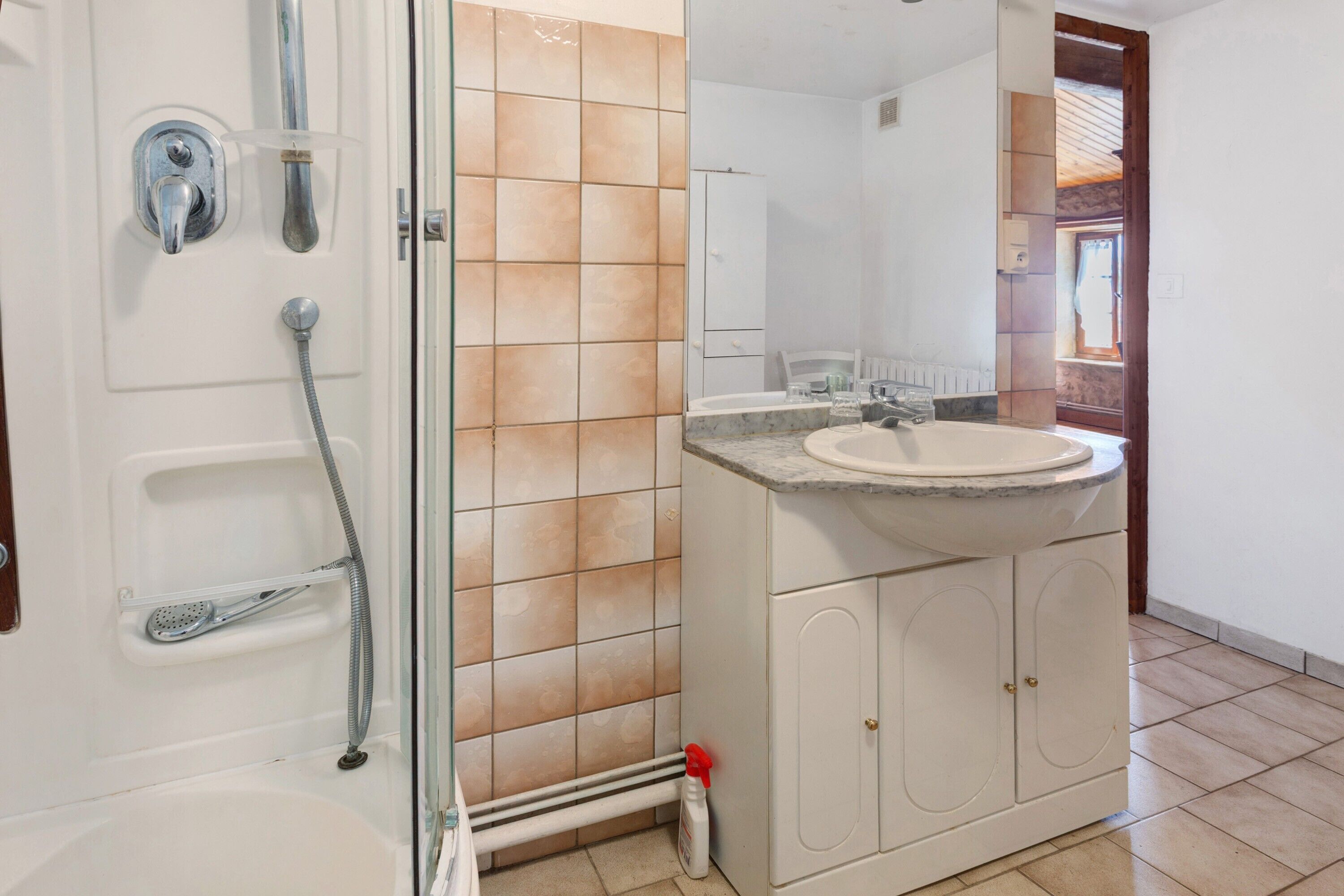 Shower, towels