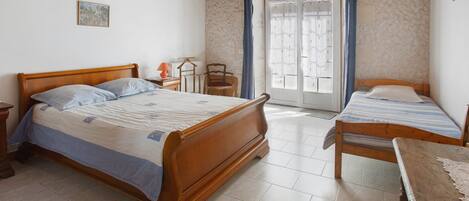 1 bedroom, WiFi, bed sheets
