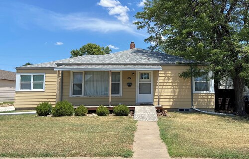 Large space, recently renovated 7 bedrooms 3 bath!