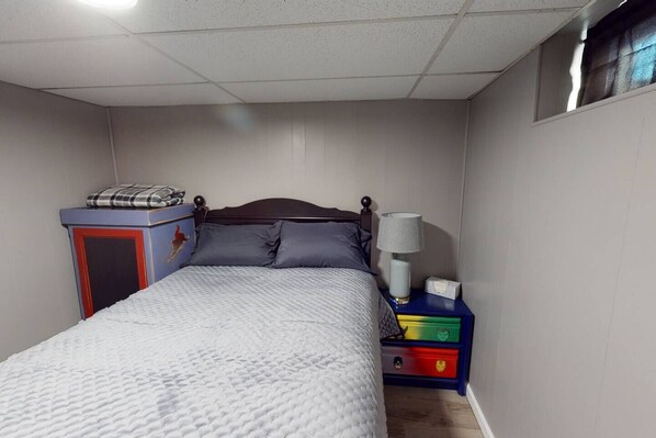 7 bedrooms, iron/ironing board, travel cot, Internet