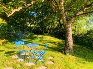 Outdoor dining - Écrin en Toscane Lauragaise - Piscine partagée (Saint-Germier)