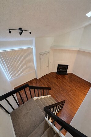 Interior - Unfurnished 1bd 1ba Townhome in Aurora Highlands (Aurora)