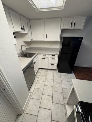 Private kitchen - Unfurnished 1bd 1ba Townhome in Aurora Highlands (Aurora)