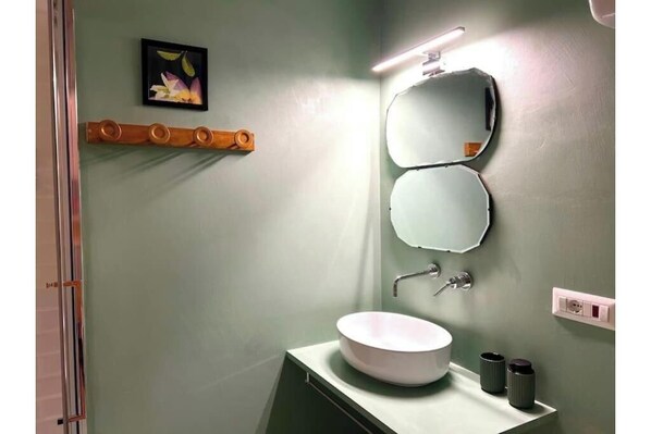 Bathroom - Vrbo Property (Roma)
