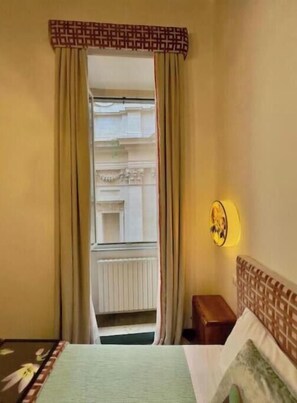 Iron/ironing board, WiFi, bed sheets - Superior King Room "Madeline" - Charm, design and views of authentic Rome (Roma)