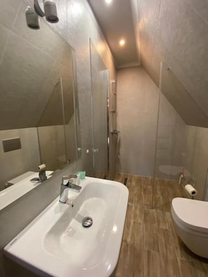 Apartment, Garden View | Bathroom - Apartamentów Miluchna (Zakopane)