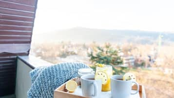 Deluxe Apartment, Garden View | Outdoor dining