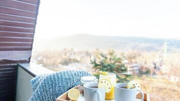 Deluxe Apartment, Garden View | Outdoor dining