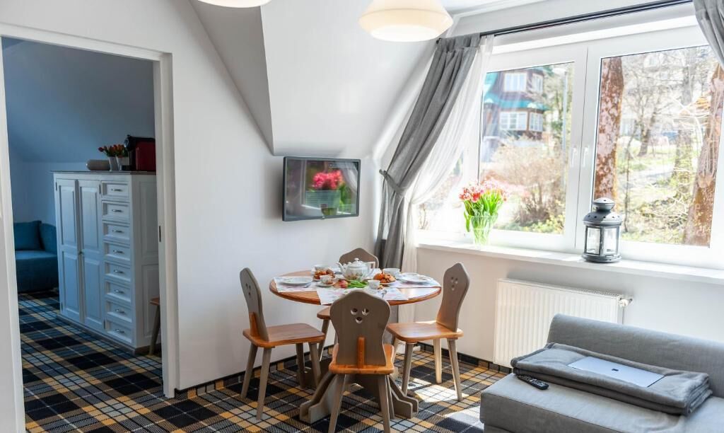 Deluxe Apartment, Garden View | Dining