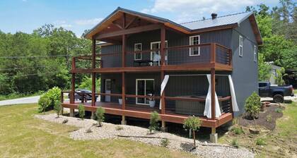 Cozy White River Retreat - Private Hot Tub & Deck