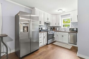 Coffee/tea maker, fridge, microwave, oven