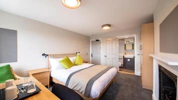 Desk, laptop workspace, iron/ironing board, free WiFi