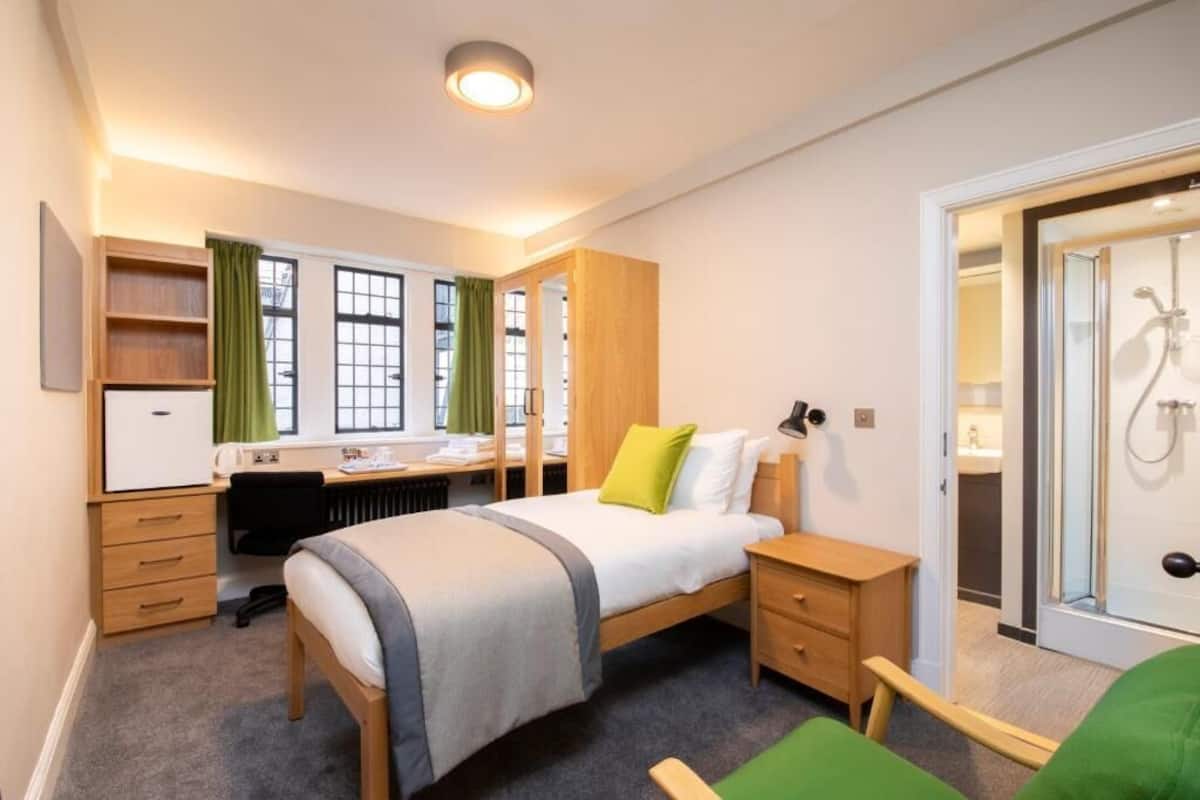 Standard Single Room | Desk, laptop workspace, iron/ironing board, free WiFi