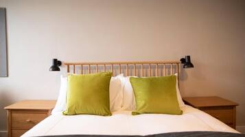 Standard Double Room | Desk, laptop workspace, iron/ironing board, free WiFi