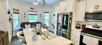 Immaculate 4 Bedroom with Pool Table