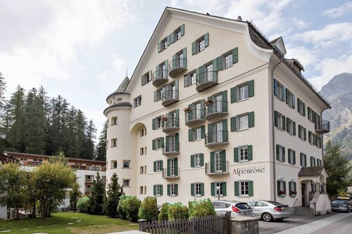 Residenza Alpenrose 31 – Grosszügige 4.5-Zimmer Wohnung mit Terrasse & Bergblick