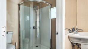 Shower, handuk,  dan tisu toilet