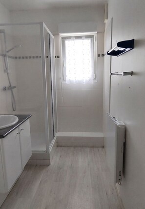 Bathroom - Charming T3 Trébeurden with terrace, close to beaches and shops (Trébeurden)
