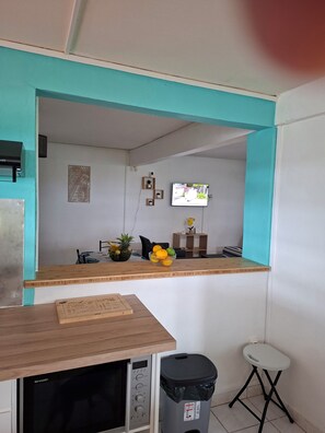 Interior - Le Cocon de Ducos. Charming, independent, air-conditioned T2 apartment in the heart of Martinique. (Ducos)