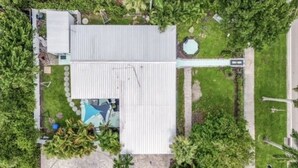Unclassified image, 4 of 6, button - THE ATOMIC ART MALUTKI DOMER™  HGTV Artist-Designed Tiny House Retreat Sleeps 4 (Fort Myers)