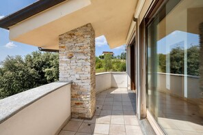 Exterior detail - Villa 'In Langa' with Mountain View, Private Pool and Wi-Fi (Belvedere Langhe)