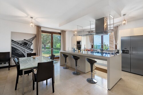 Villa 'In Langa' with Mountain View, Private Pool and Wi-Fi