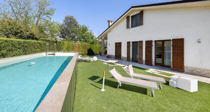 Villa 'In Langa' avec vue montagne, piscine privée et Wi-Fi