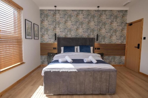 Double Room | Desk, laptop workspace, free WiFi - Amber Serviced Accommodation Rooms (Hull)