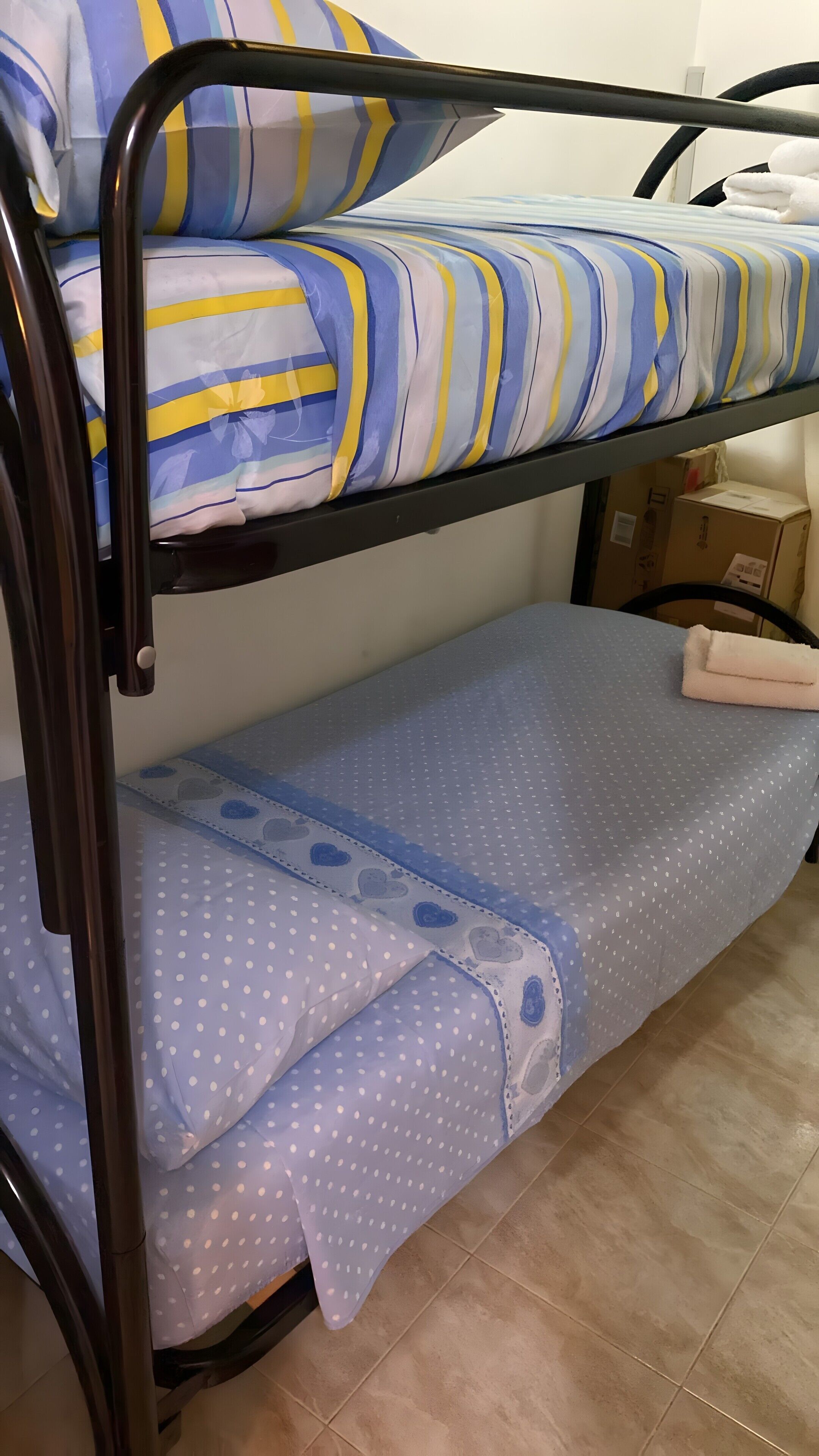 3 bedrooms, bed sheets
