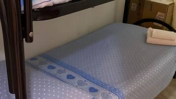 3 bedrooms, bed sheets