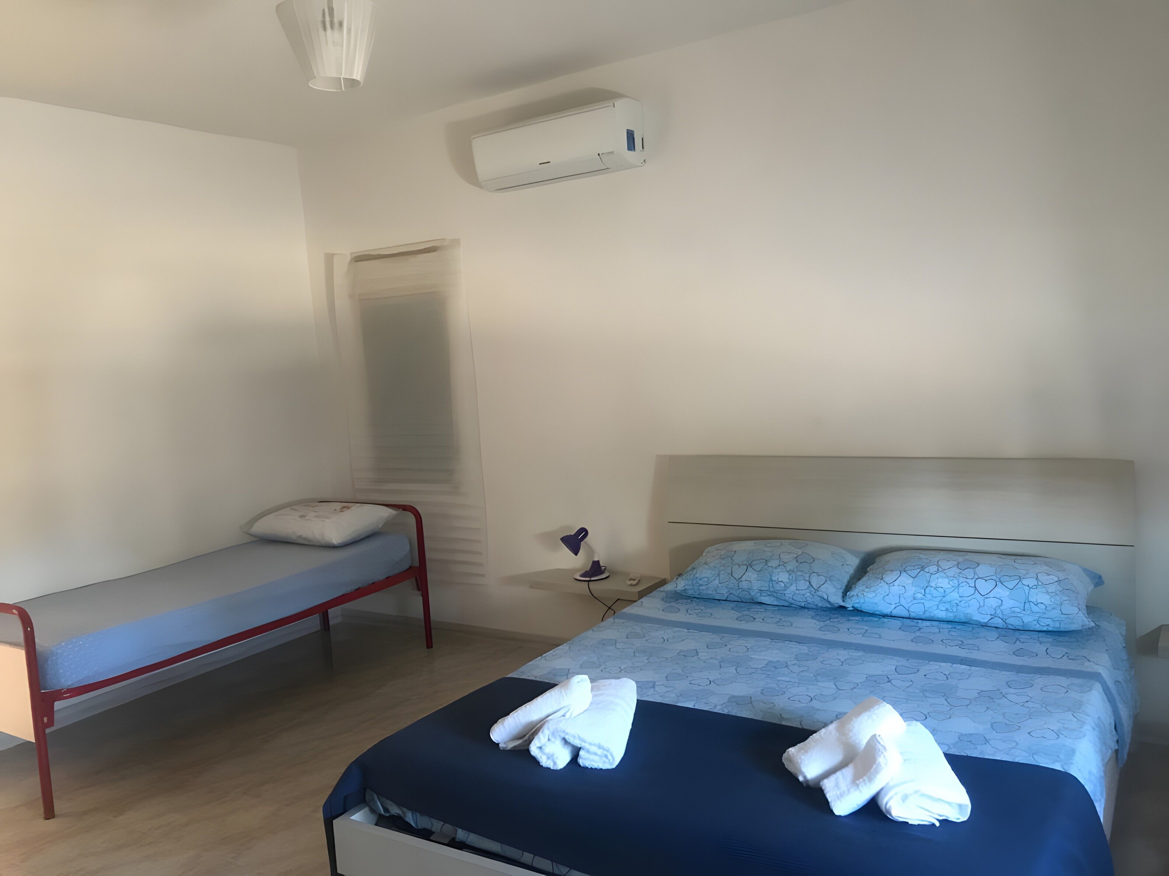 3 bedrooms, bed sheets