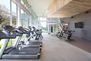 A gym with treadmills, stationary bikes, and a punching bag. - Cozy 1-bedroom apartment in charming Plano (Plano)