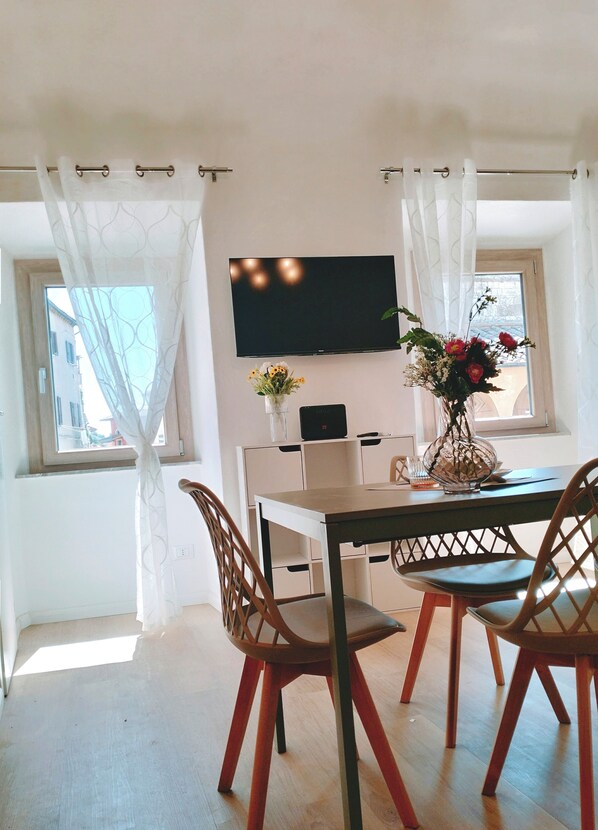 Dining - Il Pettirosso - Cozy apartment just a 5-minute walk from the center. (Volterra)