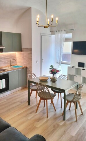Dining - Il Pettirosso - Cozy apartment just a 5-minute walk from the center. (Volterra)