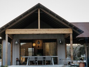 Outdoor dining - Secluded Ranch Stay up to 4 | Near Garner State Park and few steps to Frio River (Concan)