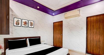Deluxe Hotel Navjivan